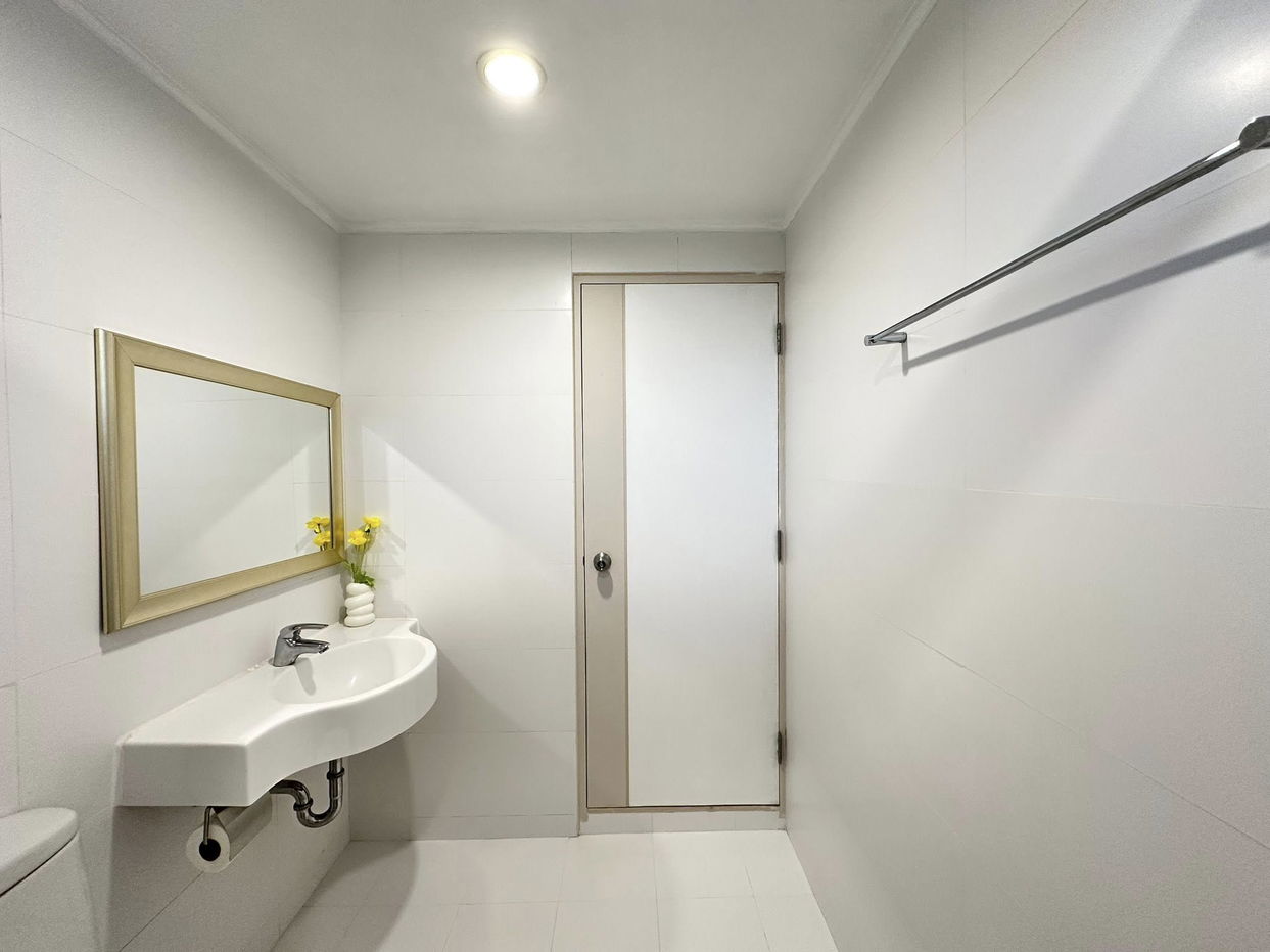 รูป Lumpini Park Beach Jomtien 1-Bedroom with Sea View for Sale - รูปที่ 7/10