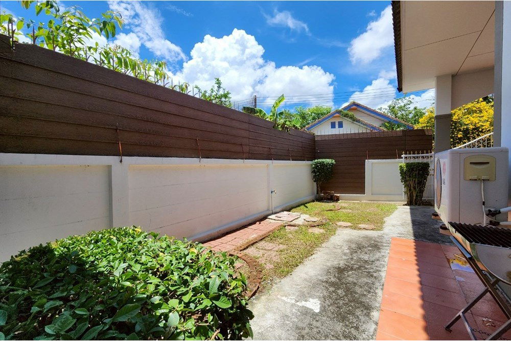 รูป [920611001-399] "บ้านเดี่ยวสัตหีบ ติดถนนสุขุมวิท พร้อมสระว่ายน้ำ" - รูปที่ 16/43