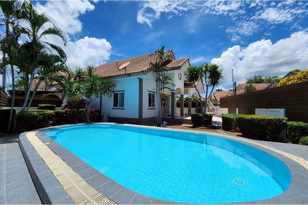 รูป [920611001-399] "บ้านเดี่ยวสัตหีบ ติดถนนสุขุมวิท พร้อมสระว่ายน้ำ" - รูปที่ 1/43