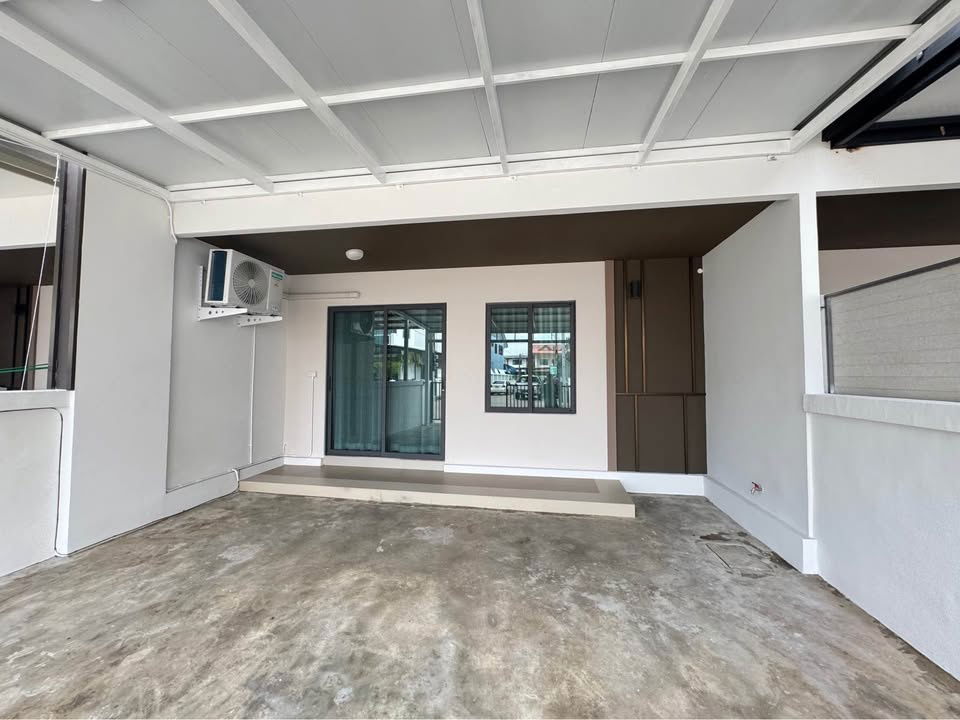 picture Two-storey townhouse for rent with 3 bedrooms and 2 toilets. - 2/17