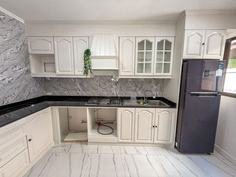 รูป ขายบ้านเดี่ยว 2 ชั้น รีโนเวทใหม่ หลังใหญ่ ทำเลดี ใกล้ห้างเจปาร์คศรีราชา - รูปที่ 6/20