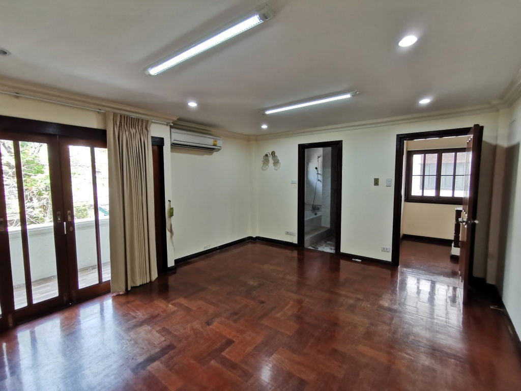 รูป บ้านเเฝดหรือโฮมออฟฟิส 4 ชั้น 4 ห้องนอน 5 ห้องน้ำ ในหมู่บ้านสีฟ้า พหลโยธิน ซอย 9 หรืออารีย์ 4 เหนือ - รูปที่ 11/31