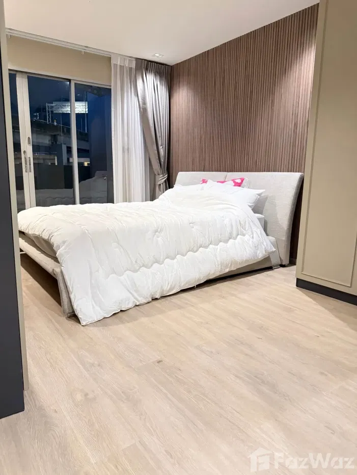 picture Large Room for Sale 5917594 - 12/13