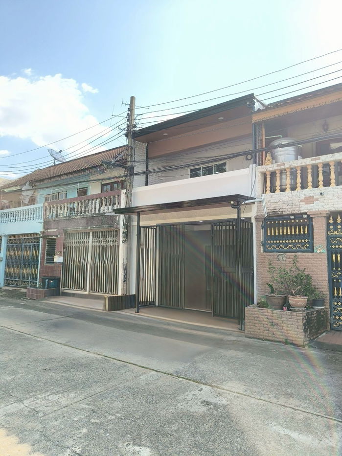 รูป ทาวน์เฮาส์ ดอนเมือง วิภาวดีรังสิต ใกล้ฐานทัพอากาศดอนเมือง หมู่บ้านเกิดบัญฑิดโฮม ทำเลถนนเมน ตรงข้ามสนามเด็กเล่น นัดชม บ้าน 085-318-6868 คุณวา - รูปที่ 1/28