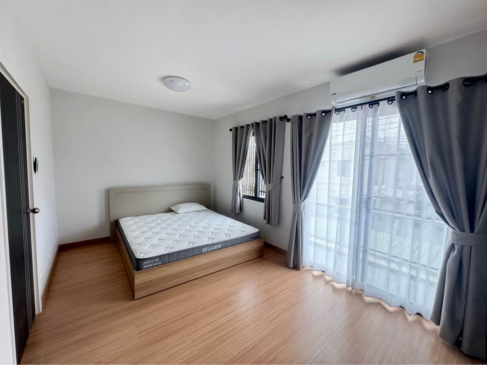 picture Two-storey townhouse for rent with 3 bedrooms and 2 toilets. - 9/17