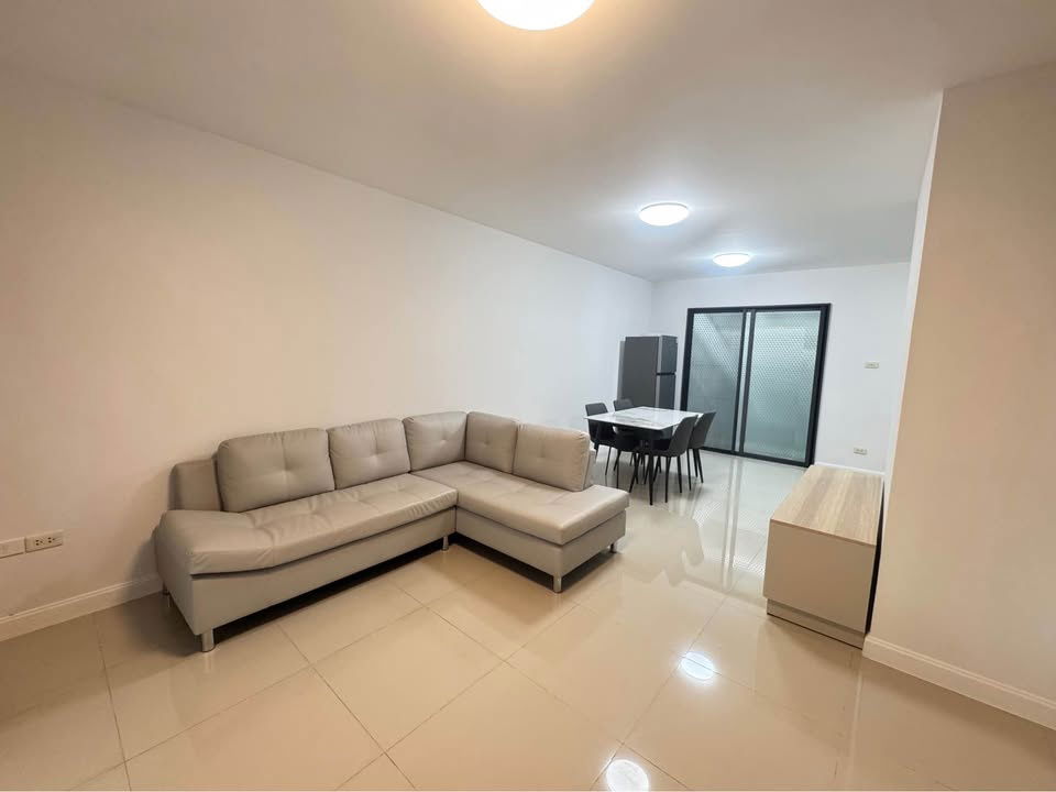 picture Two-storey townhouse for rent with 3 bedrooms and 2 toilets. - 3/17