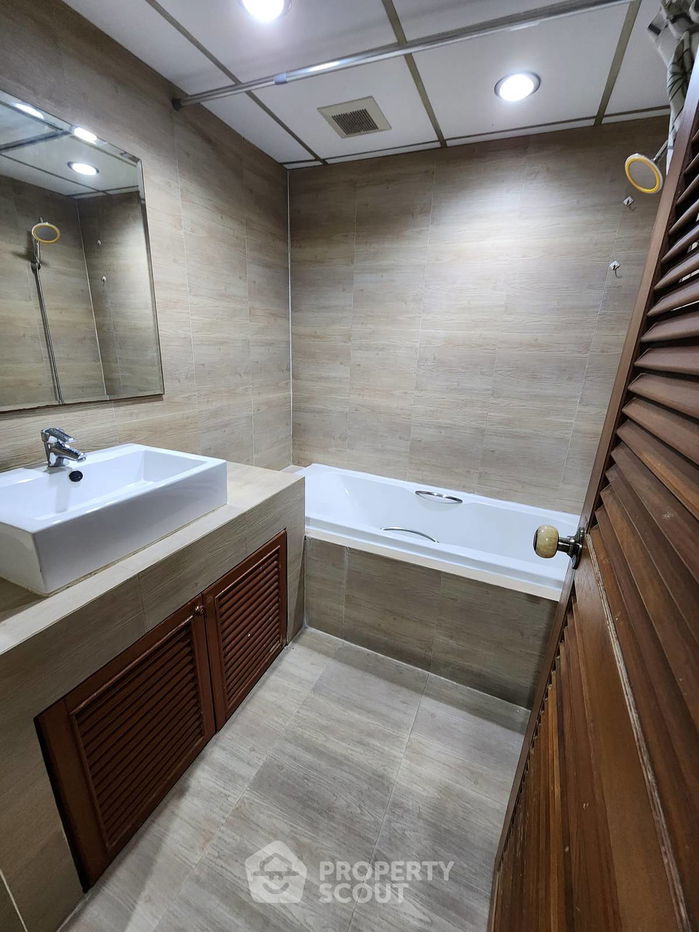 picture 1-BR Condo at Sukhumvit Suite near BTS Nana (ID 1113006) - 9/11