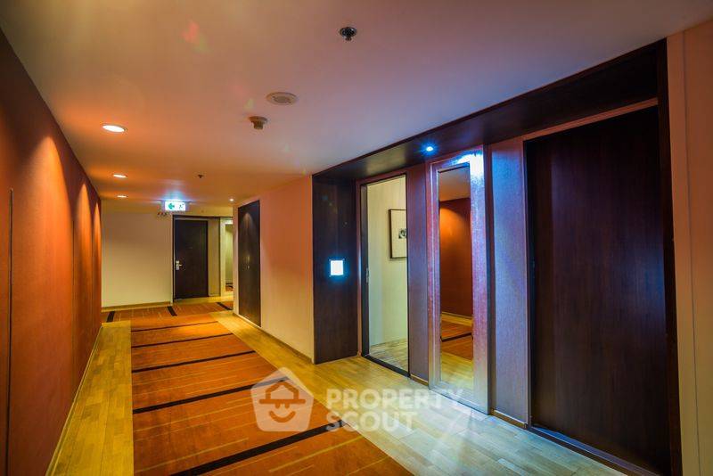 picture 2-BR Condo at Nusa State Tower Condominium near BTS Saphan Taksin (ID 2357381) - 12/16