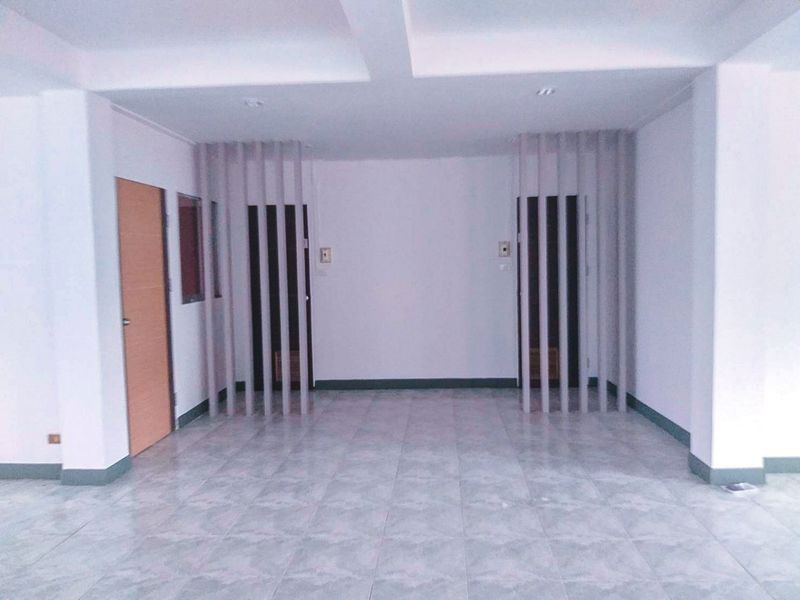 รูป ✨ ตึกใหญ่ 1,200 ตร.ม. ทำเลทองติดถนนมหิดล — 5 นาทีถึงสนามบิน! หาแบบนี้ไม่ได้อีกแล้ว ✨ - รูปที่ 2/11