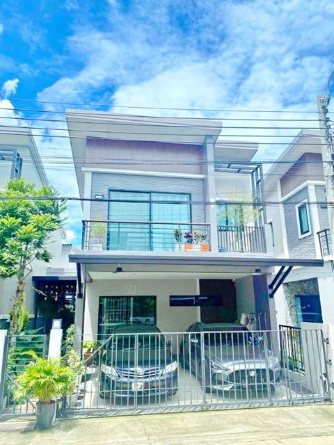 รูป จัดเต็มเฟอร์ฯทั้งหลัง BTSศรีนครินทร์ 2.2 กม. สุขุมวิท แพรกษา กาญจนา ให้เช่าทาวน์เฮ้าส์ 2 ชั้น 28ตร.วา. 224ตร.ม. 3 นอน 2 น้ำ ทำเล - รูปที่ 1/8