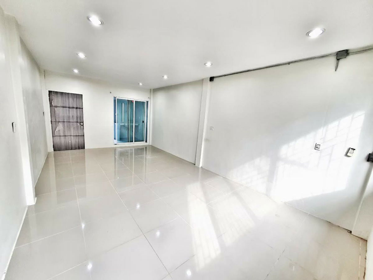 รูป Commercial building for rent near BTS Samrong (SPSAD3705) - รูปที่ 4/11