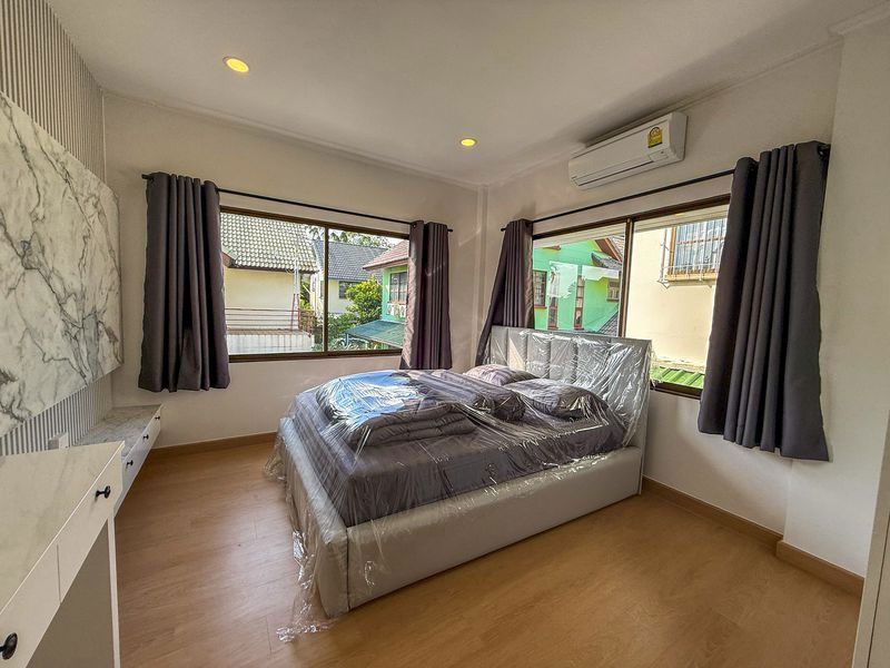 รูป ขายบ้านเดี่ยว 2 ชั้น รีโนเวทใหม่ หลังใหญ่ ทำเลดี ใกล้ห้างเจปาร์คศรีราชา - รูปที่ 15/20