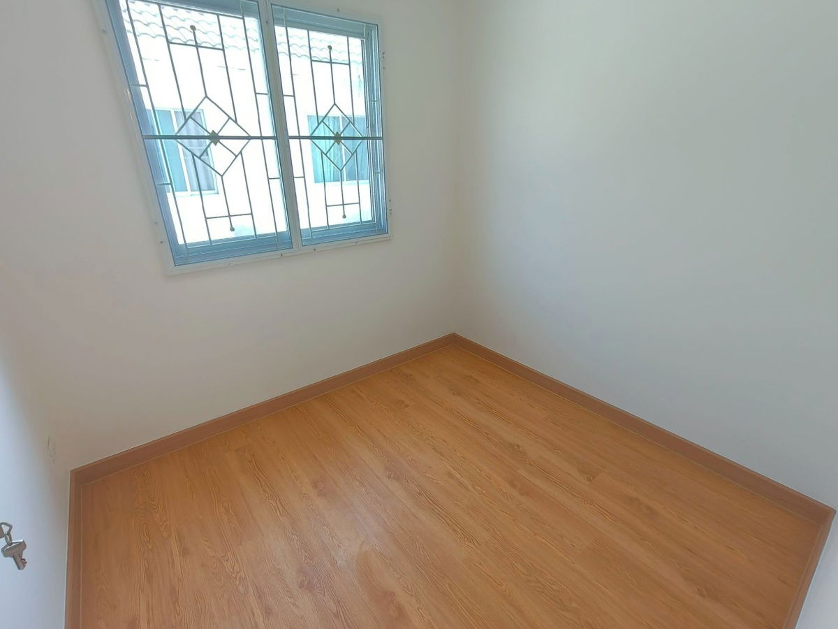 รูป ทาวน์เฮาส์ ลำลูกกา ถนนชลมาร์วิจารณ์ ทำเลหลังมุม ใกล้รถไฟฟ้าคูคต หมู่บ้านพฤกษา92 ต้นโครงการ นัดชมบ้าน 085-318-6868 คุณวา - รูปที่ 12/25