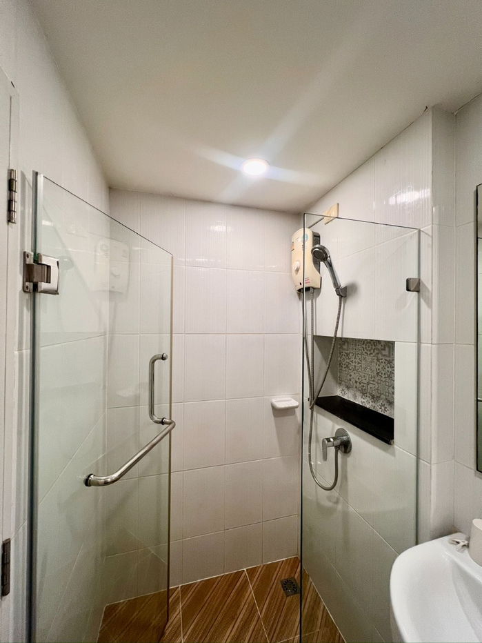 picture Modernform furniture throughout the unit. Amazing location! Condo for sale: The Cube Plus Minburi, close to the MRT. - 14/24