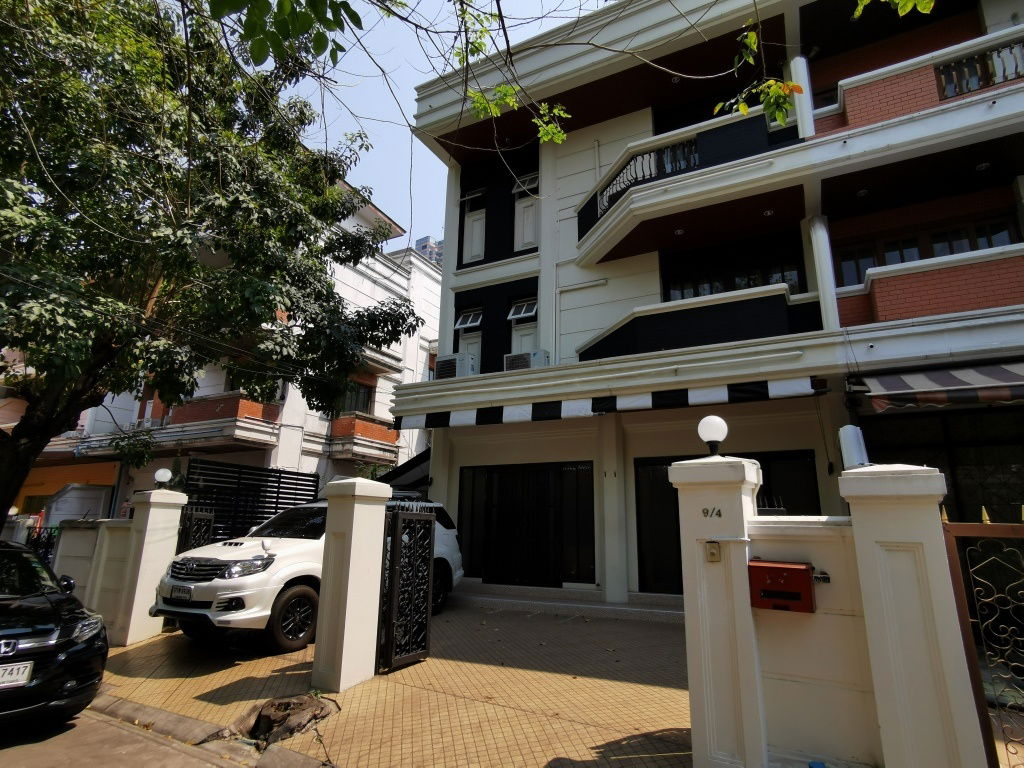 รูป บ้านเเฝดหรือโฮมออฟฟิส 4 ชั้น 4 ห้องนอน 5 ห้องน้ำ ในหมู่บ้านสีฟ้า พหลโยธิน ซอย 9 หรืออารีย์ 4 เหนือ - รูปที่ 28/31