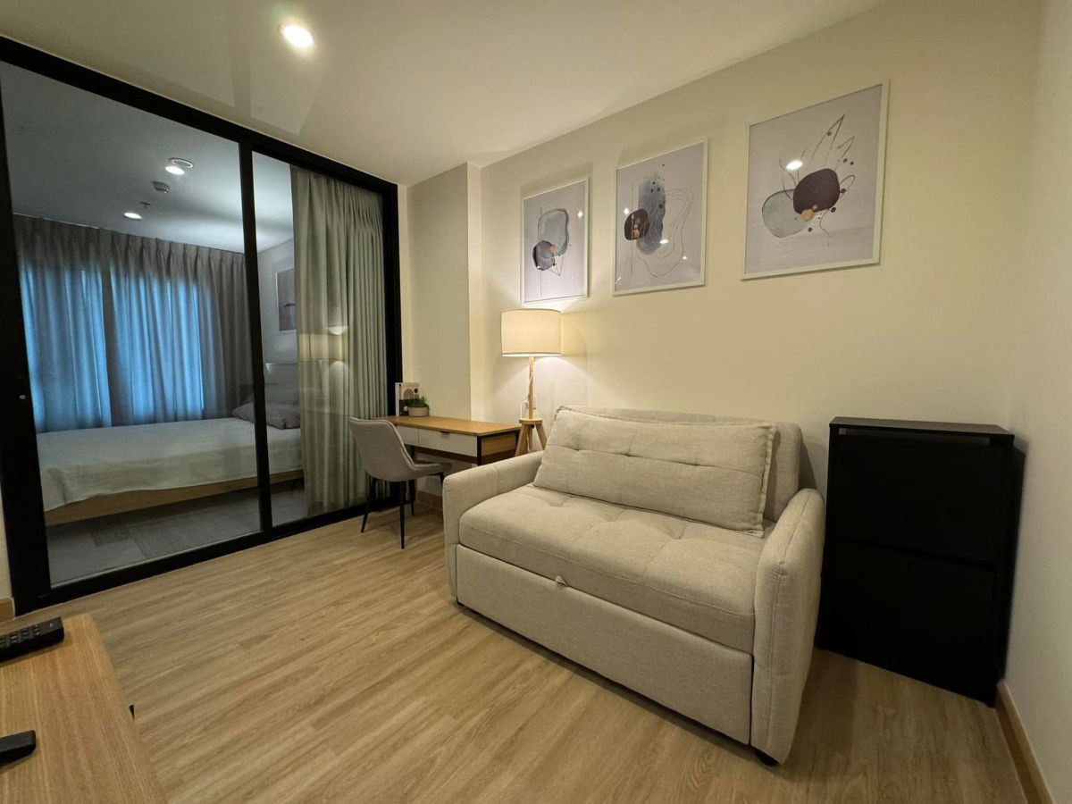 picture RS3961 Life Asoke, a beautiful condo unit for rent in a prime location next to MRT Phetchaburi. - 1/13