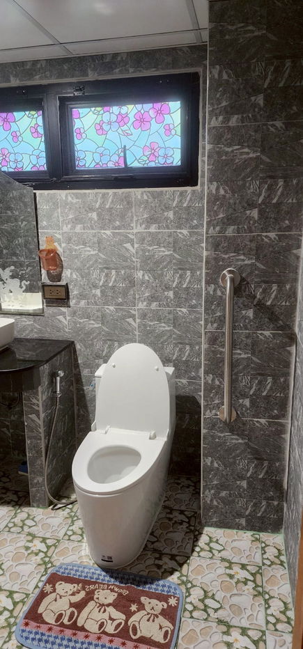 picture House for rent 50 square wa, 190 m2 , 5 bead rooms, 3 Toilets, 3 water heater, 6 air conditions, CCTV, electric main entrance gate. - 23/27