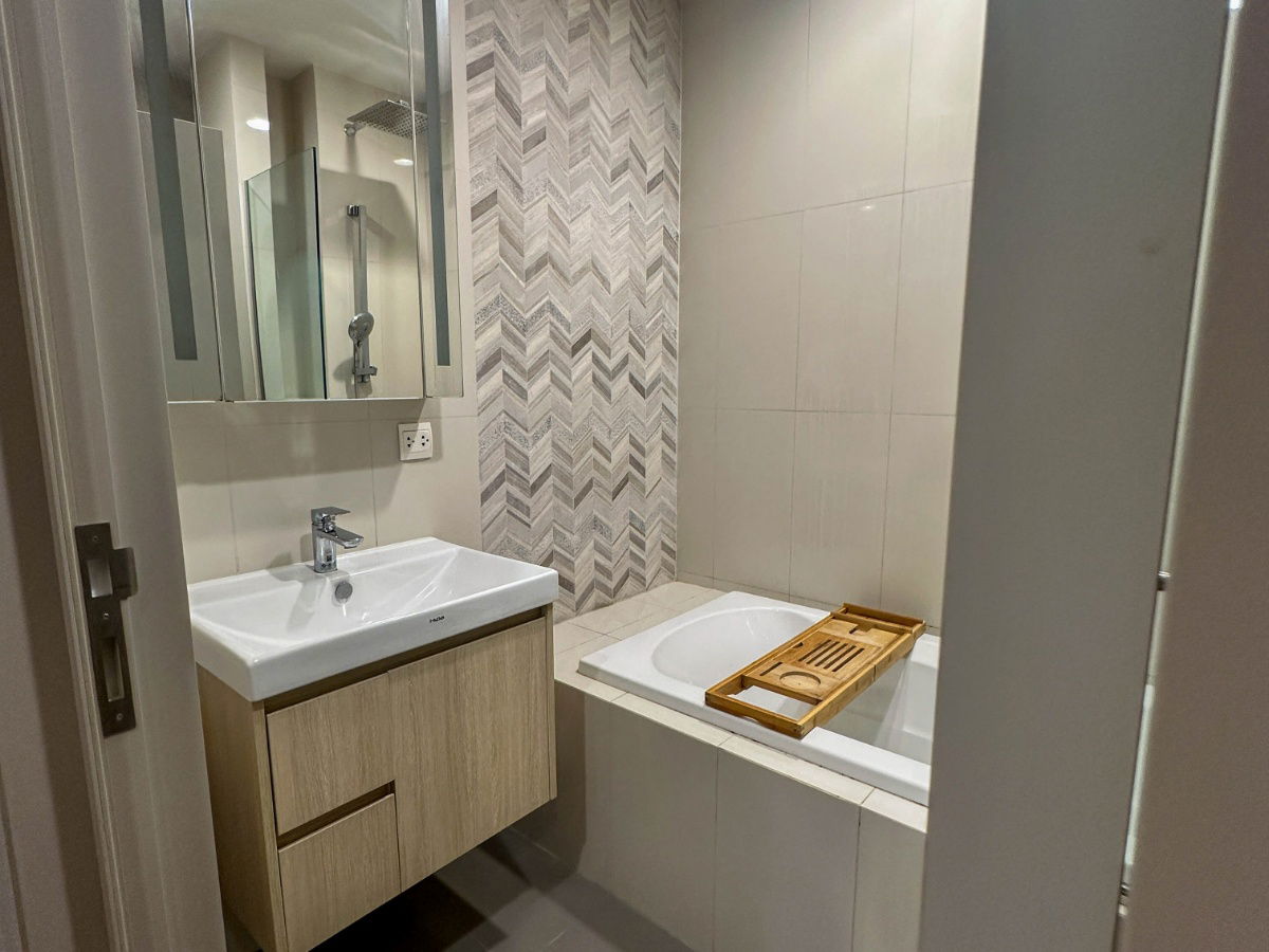 รูป OKA HAUS สุขุมวิท 36 วิวเมือง Bathtub, Washer&dryer, dishwasher - รูปที่ 7/27