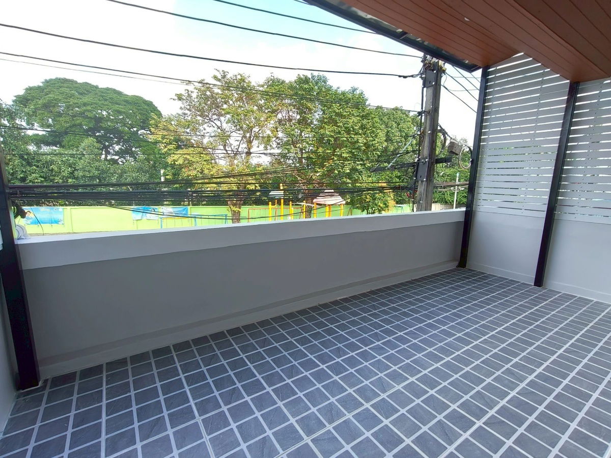 รูป ทาวน์เฮาส์ ดอนเมือง วิภาวดีรังสิต ใกล้ฐานทัพอากาศดอนเมือง หมู่บ้านเกิดบัญฑิดโฮม ทำเลถนนเมน ตรงข้ามสนามเด็กเล่น นัดชม บ้าน 085-318-6868 คุณวา - รูปที่ 26/28