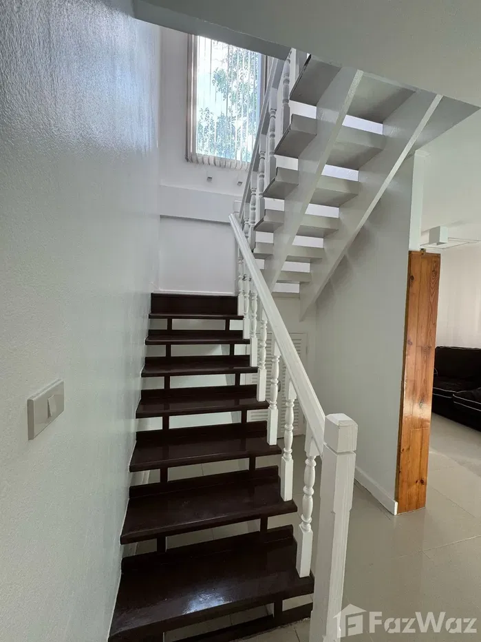 picture 4 Bedroom Lake-View Home with large garden 5918733 - 13/19