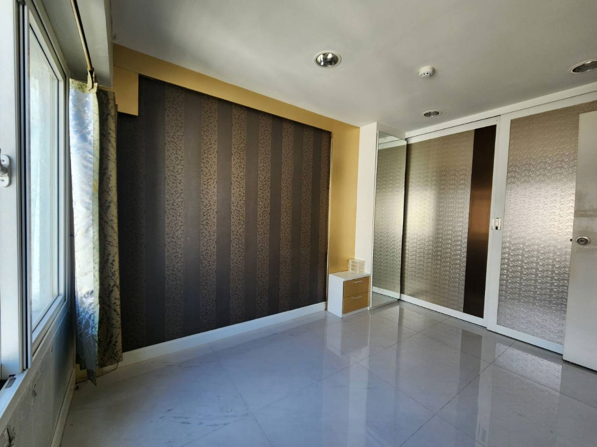 picture Urgent Sale! The Plenary Sathon Condo in a prime location, only 400 meters from Wongwian Yai BTS Station and just 10 minutes from ICONSIAM. - 3/27