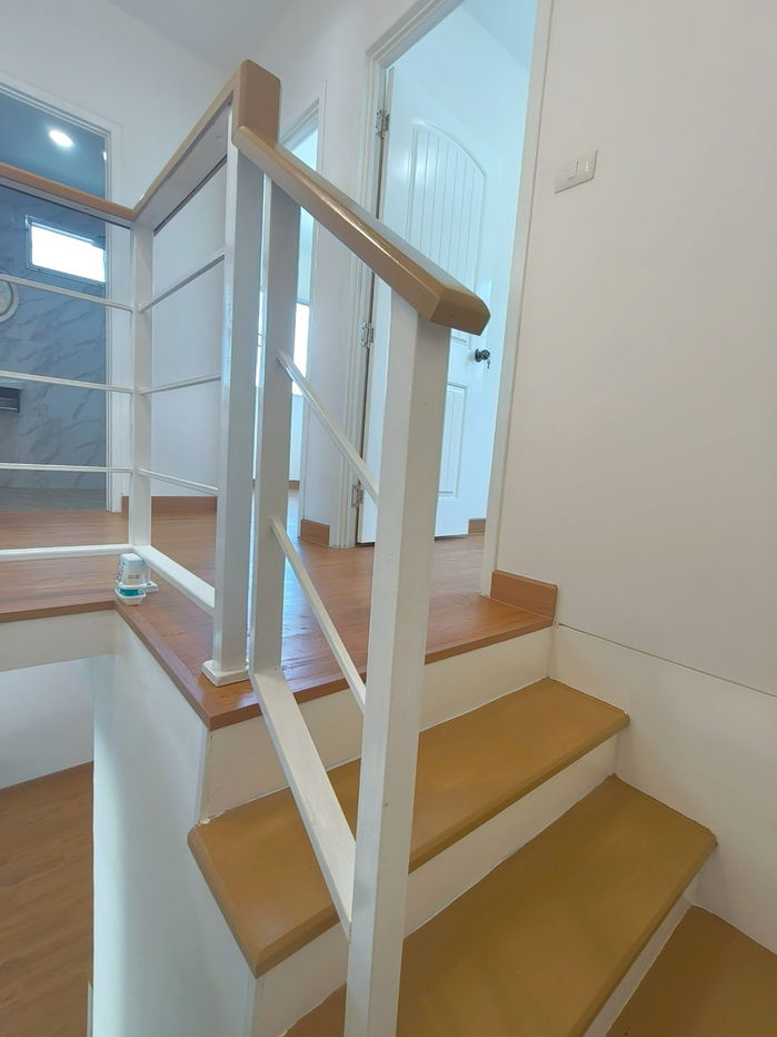 รูป ทาวน์เฮาส์ ลำลูกกา ถนนชลมาร์วิจารณ์ ทำเลหลังมุม ใกล้รถไฟฟ้าคูคต หมู่บ้านพฤกษา92 ต้นโครงการ นัดชมบ้าน 085-318-6868 คุณวา - รูปที่ 15/25