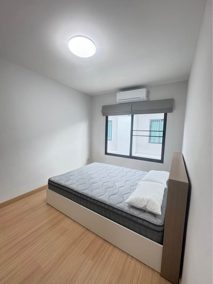 picture Two-storey townhouse for rent with 3 bedrooms and 2 toilets. - 14/17