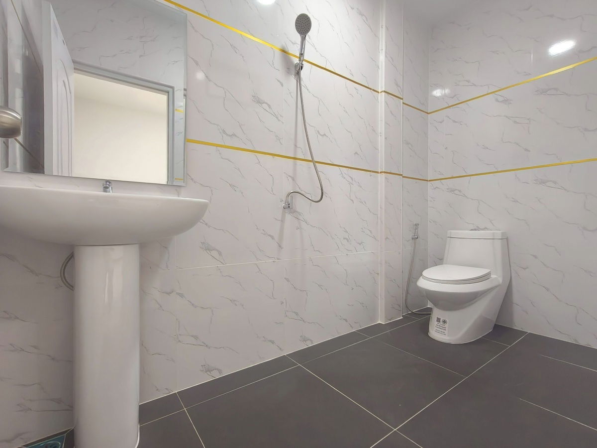 รูป บ้านเดี่ยว ลำลูกกา ธัญบุรี ปทุมธานี หมู่บ้านอยู่เจริญ1 ทำเลติดถนน  นัดชมบ้าน 085-318-6868 คุณวา - รูปที่ 20/27