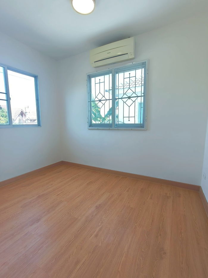 รูป ทาวน์เฮาส์ ลำลูกกา ถนนชลมาร์วิจารณ์ ทำเลหลังมุม ใกล้รถไฟฟ้าคูคต หมู่บ้านพฤกษา92 ต้นโครงการ นัดชมบ้าน 085-318-6868 คุณวา - รูปที่ 13/25