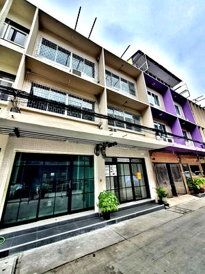 เช่าอาคารพาณิชย์ วิทยาลัยเซาธ์อีสท์บางกอก : Commercial building for rent near BTS Samrong (SPSAD3705)