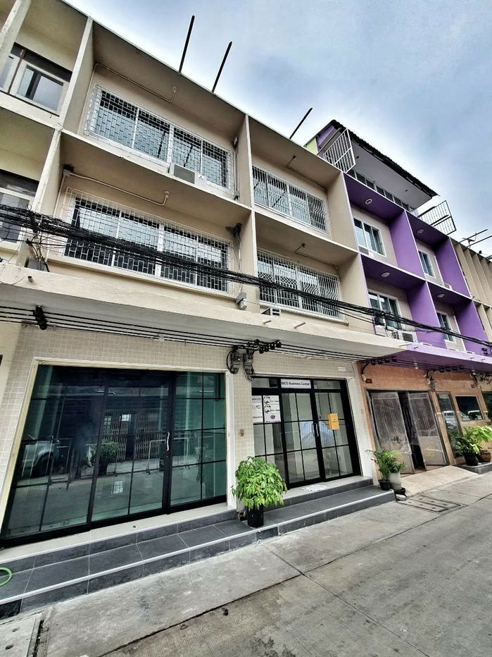 รูป Commercial building for rent near BTS Samrong (SPSAD3705) - รูปที่ 1/11