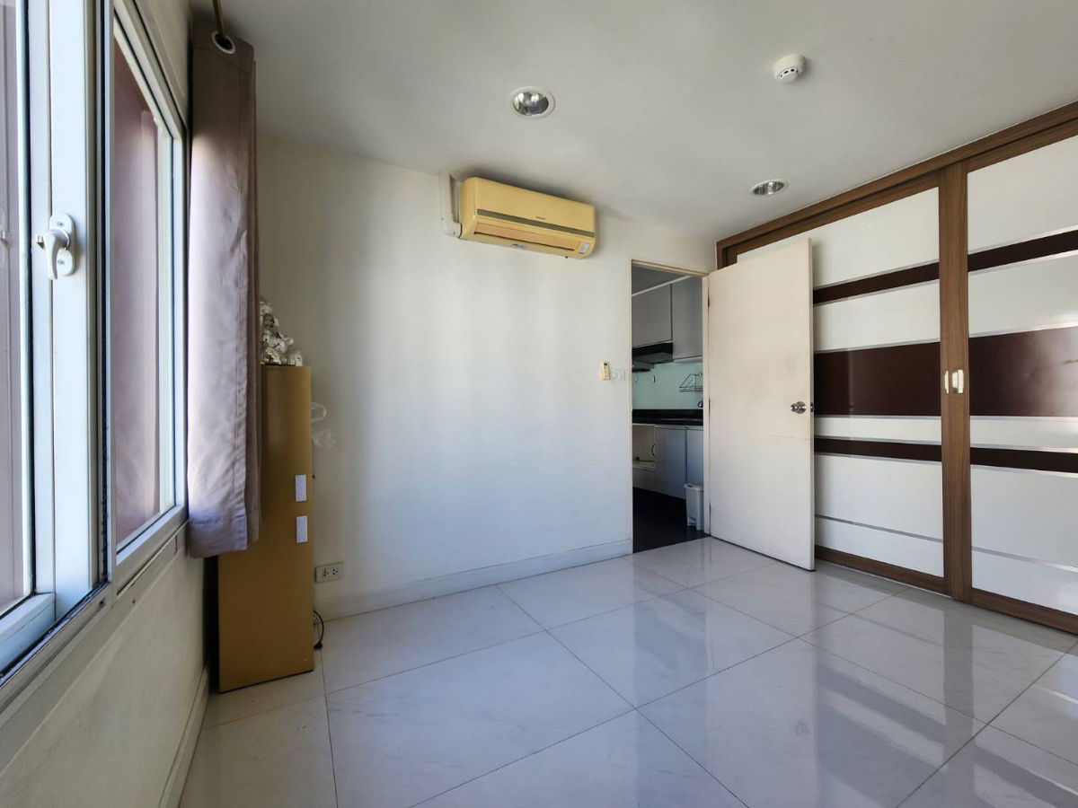 picture Urgent Sale! The Plenary Sathon Condo in a prime location, only 400 meters from Wongwian Yai BTS Station and just 10 minutes from ICONSIAM. - 8/27