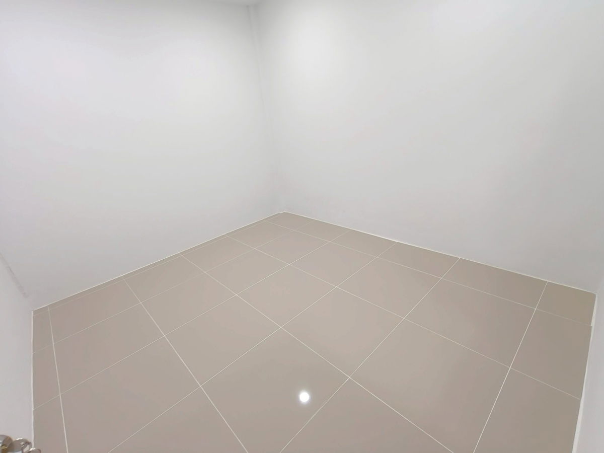 รูป ทาวน์เฮาส์ ดอนเมือง วิภาวดีรังสิต ใกล้ฐานทัพอากาศดอนเมือง หมู่บ้านเกิดบัญฑิดโฮม ทำเลถนนเมน ตรงข้ามสนามเด็กเล่น นัดชม บ้าน 085-318-6868 คุณวา - รูปที่ 22/28