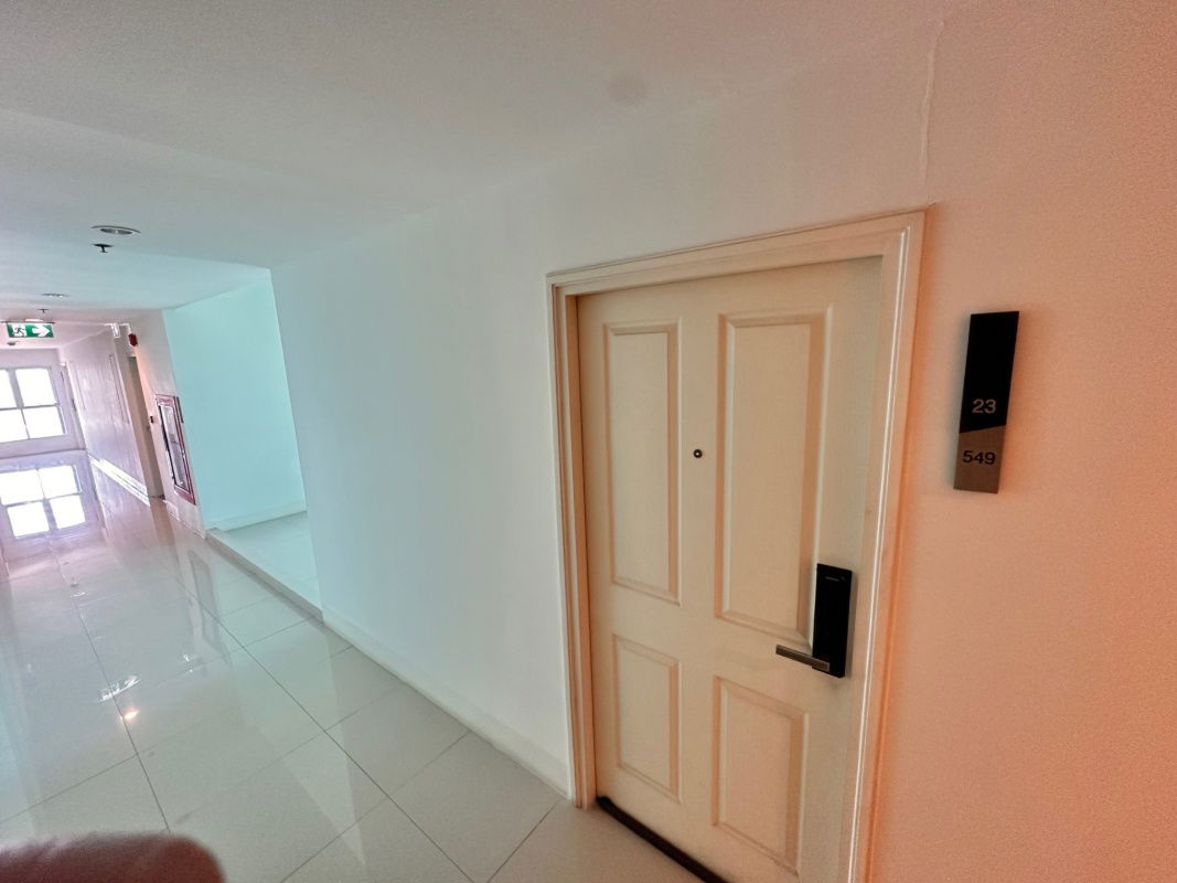 รูป ขายคอนโด บ้านเคียงฟ้า หัวหิน – ชั้น 24 วิวเมืองและทะเล ห้องสตูดิโอ เฟอร์นิเจอร์ครบ เข้าอยู่ได้ทันที - รูปที่ 3/12