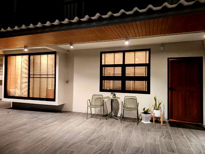 บ้านเดี่ยว วิทยาลัยเสนาธิการทหาร : 🏡 บ้านเดี่ยว 2 ชั้น รีโนเวทใหม่ทั้งหลัง พร้อมเฟอร์ครบ เข้าอยู่ได้ทันที! 🏬 Central ลาดพร้าว