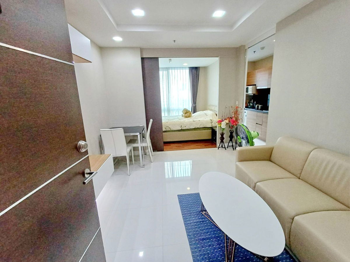 picture For rent 1 bedroom 7th Fl, pool view, The Metropolis Samrong Interchange. 1 min to BTS Samrong Station - 4/28