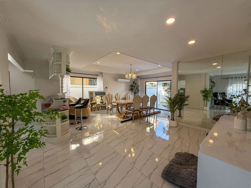 รูป ขายบ้านเดี่ยว 2 ชั้น รีโนเวทใหม่ หลังใหญ่ ทำเลดี ใกล้ห้างเจปาร์คศรีราชา - รูปที่ 4/20