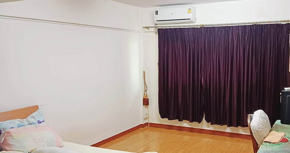 picture Hot Deal‼️ Newly Renovated Commercial Building – 4.5 Floors - 5/8