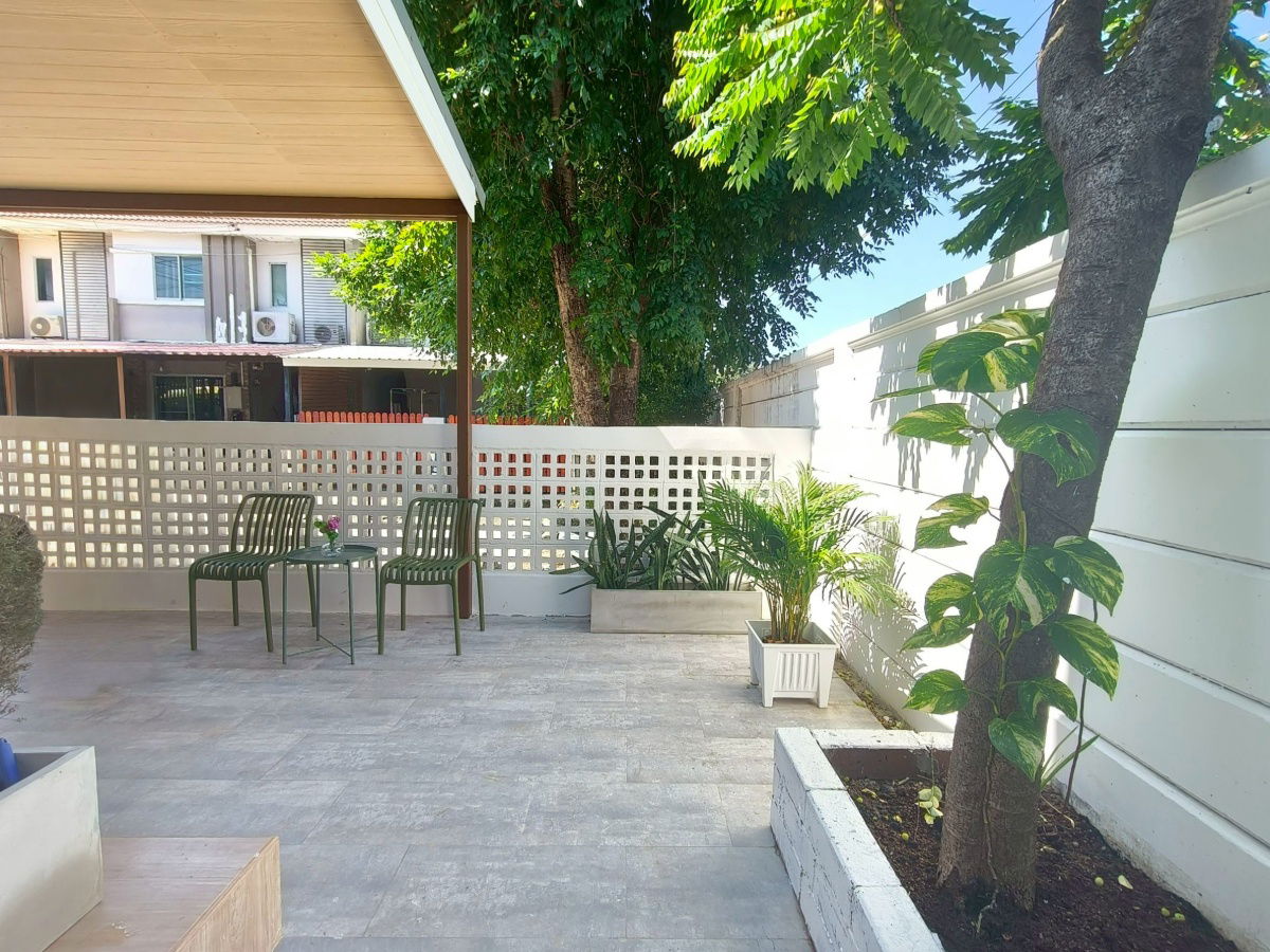 รูป ทาวน์เฮาส์ ลำลูกกา ถนนชลมาร์วิจารณ์ ทำเลหลังมุม ใกล้รถไฟฟ้าคูคต หมู่บ้านพฤกษา92 ต้นโครงการ นัดชมบ้าน 085-318-6868 คุณวา - รูปที่ 24/25