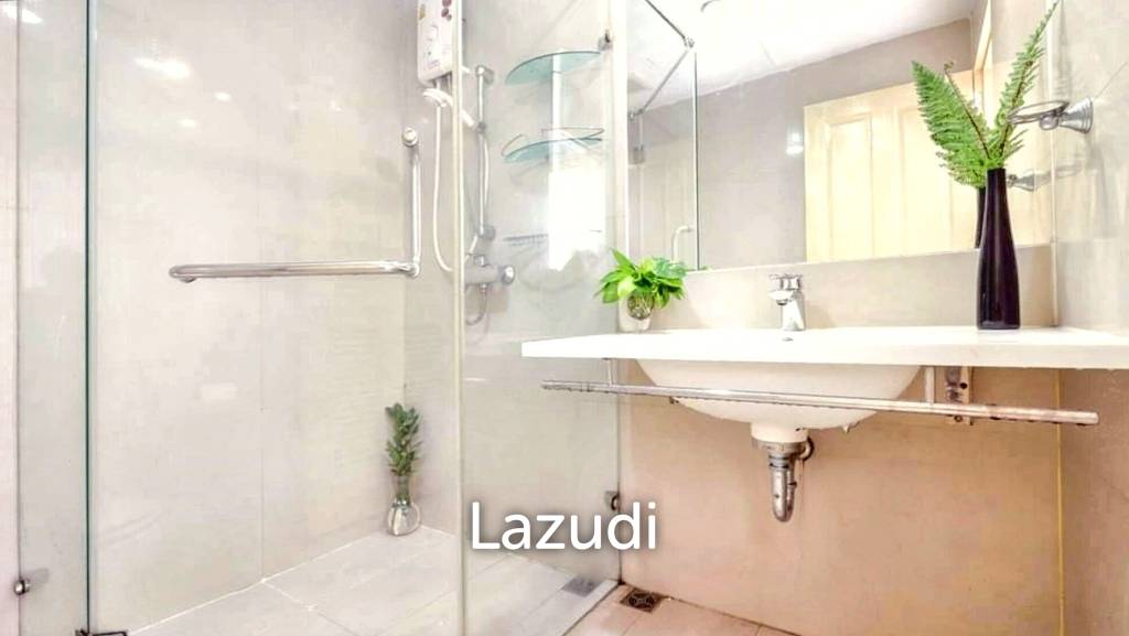 picture 1-Bedroom 1 Bathroom Condo 40 Sq.m. Baan Sathorn Chaopraya - 5/7