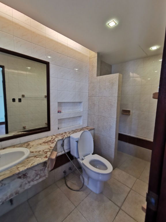 รูป บ้านเเฝดหรือโฮมออฟฟิส 4 ชั้น 4 ห้องนอน 5 ห้องน้ำ ในหมู่บ้านสีฟ้า พหลโยธิน ซอย 9 หรืออารีย์ 4 เหนือ - รูปที่ 22/31