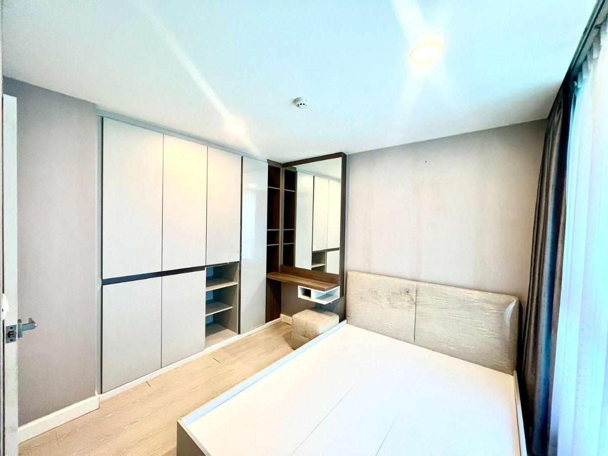 picture Modernform furniture throughout the unit. Amazing location! Condo for sale: The Cube Plus Minburi, close to the MRT. - 9/24