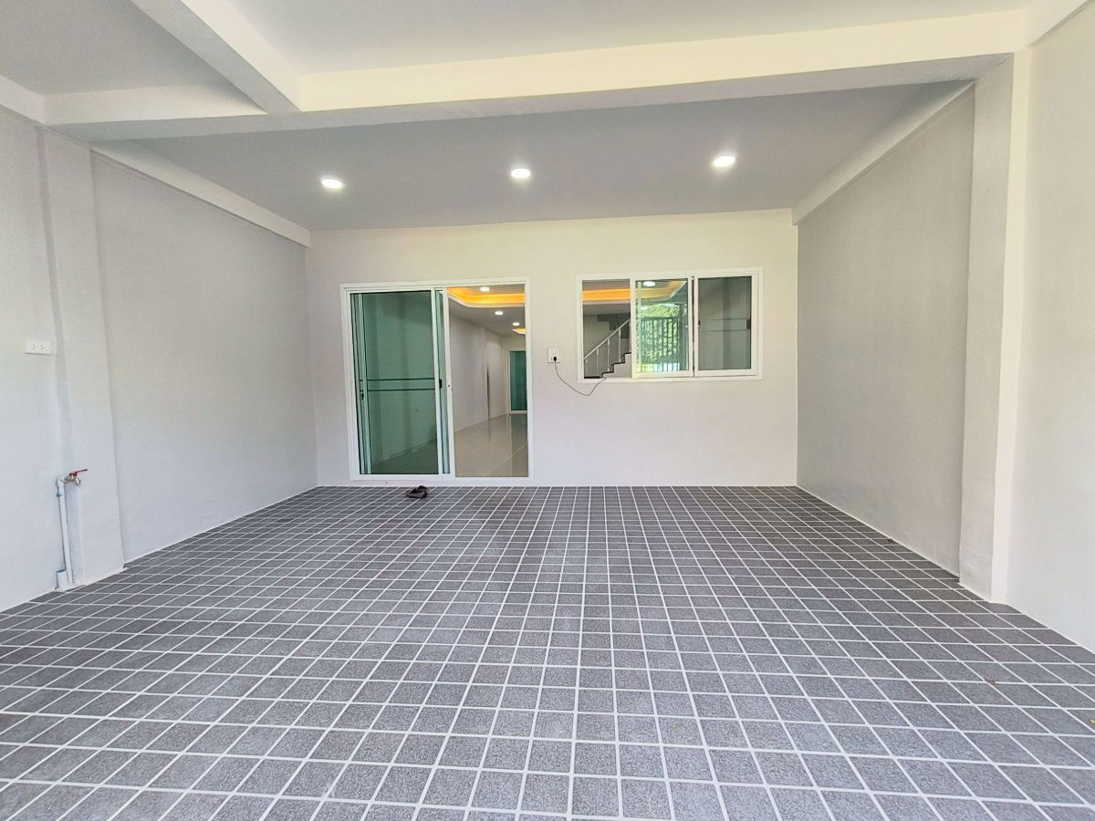 รูป ทาวน์เฮาส์ ดอนเมือง วิภาวดีรังสิต ใกล้ฐานทัพอากาศดอนเมือง หมู่บ้านเกิดบัญฑิดโฮม ทำเลถนนเมน ตรงข้ามสนามเด็กเล่น นัดชม บ้าน 085-318-6868 คุณวา - รูปที่ 3/28