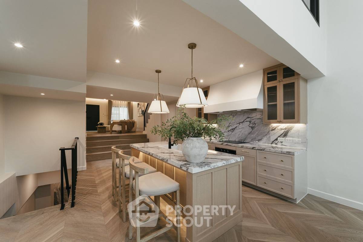 รูป ทาวน์เฮ้าส์ 5-ห้องนอน ที่ รีเจนท์ 71 เพลส ใกล้ BTS พระโขนง (ID 2098162) - รูปที่ 1/21