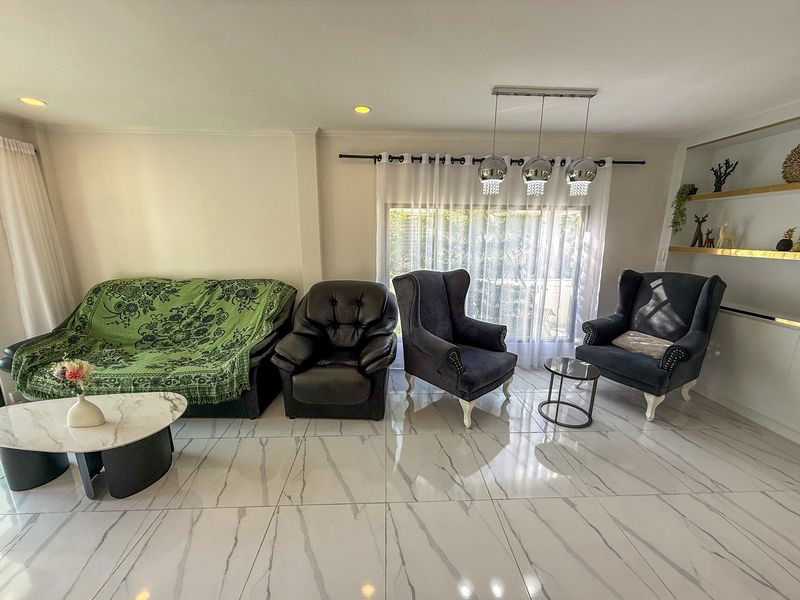 รูป ขายบ้านเดี่ยว 2 ชั้น รีโนเวทใหม่ หลังใหญ่ ทำเลดี ใกล้ห้างเจปาร์คศรีราชา - รูปที่ 3/20