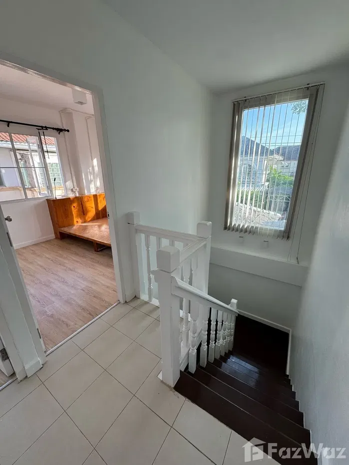 picture 4 Bedroom Lake-View Home with large garden 5918733 - 17/19