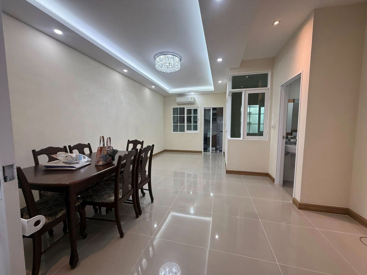 รูป ให้เช่าทาวน์เฮ้าส์ ที่ โกลเด้นทาวน์สุขุมวิท-สถานีรถไฟฟ้าแบริ่ง - รูปที่ 2/6