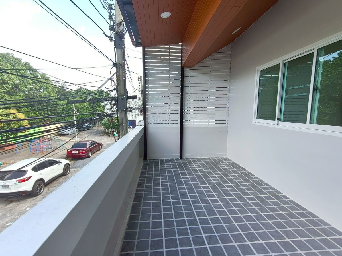 รูป ทาวน์เฮาส์ ดอนเมือง วิภาวดีรังสิต ใกล้ฐานทัพอากาศดอนเมือง หมู่บ้านเกิดบัญฑิดโฮม ทำเลถนนเมน ตรงข้ามสนามเด็กเล่น นัดชม บ้าน 085-318-6868 คุณวา - รูปที่ 24/28