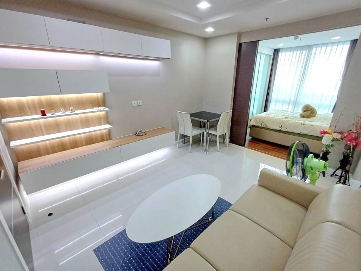 picture For rent 1 bedroom 7th Fl, pool view, The Metropolis Samrong Interchange. 1 min to BTS Samrong Station - 5/28