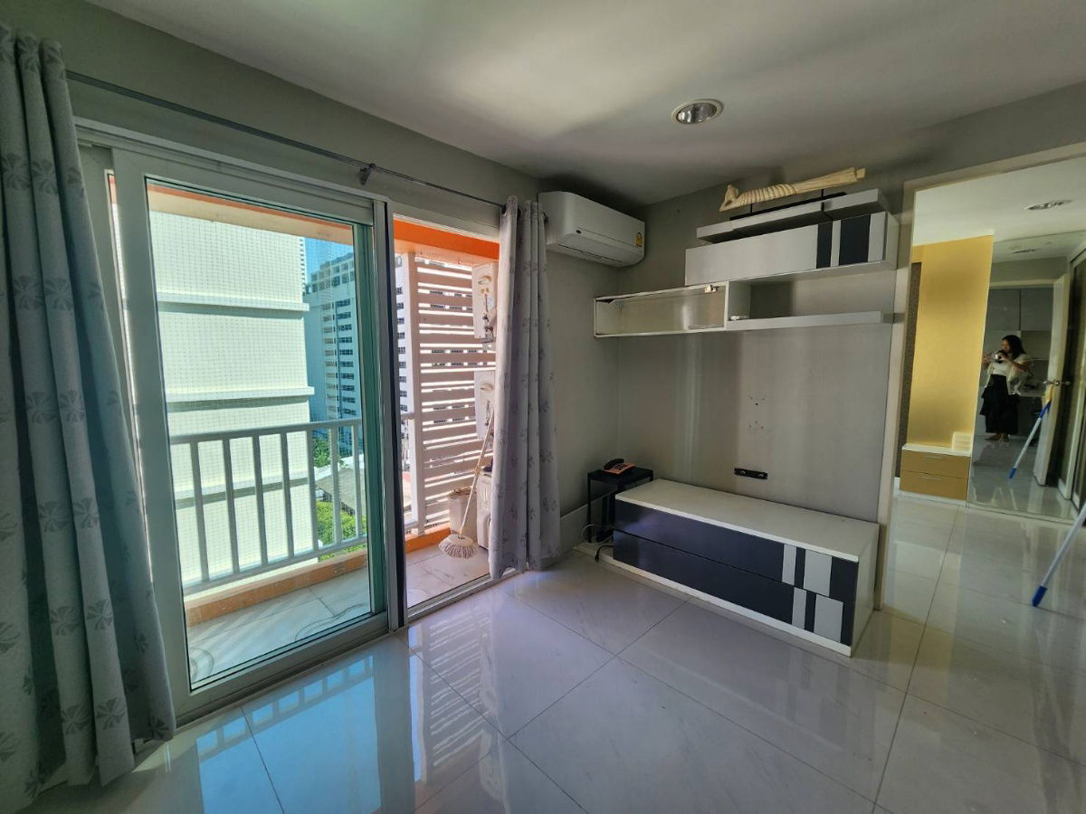 picture Urgent Sale! The Plenary Sathon Condo in a prime location, only 400 meters from Wongwian Yai BTS Station and just 10 minutes from ICONSIAM. - 17/27